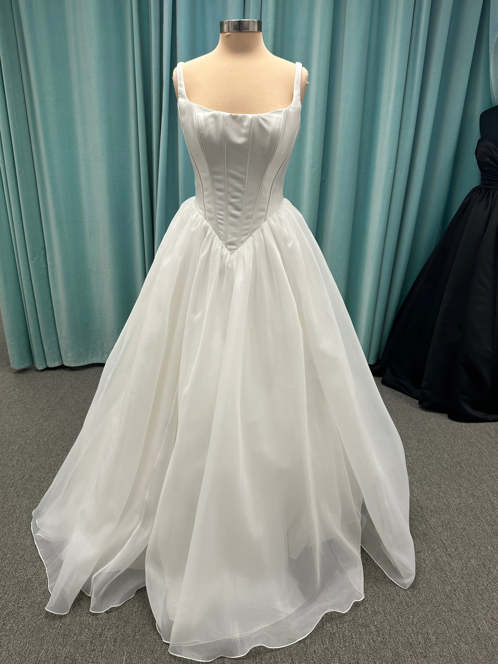 Stella York Style SY8222 Basque Waist Full Sides Ballgown in Tulle Organza Sz 14